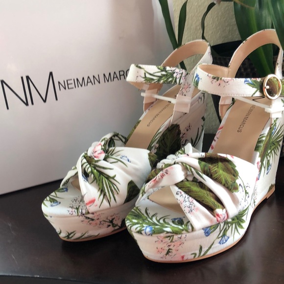 ❌❌SOLD❌❌Neiman Marcus Knotted Platform Wedge Espad - Picture 4 of 12